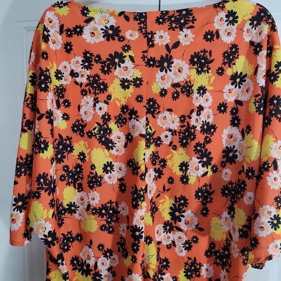 JONES New York Signature Women's Size 1XL Muilt Color Floral top Nwot V Neck - Picture 3 of 8